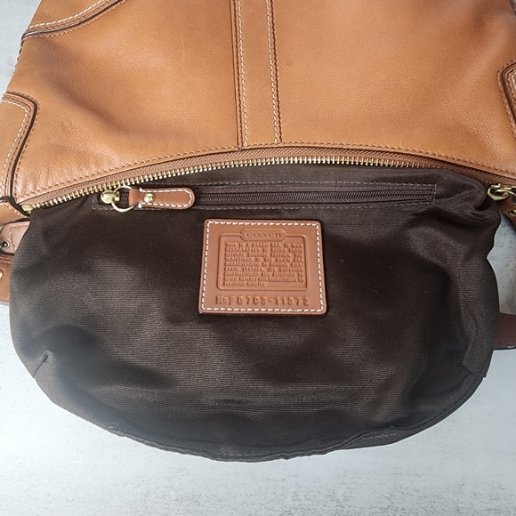 Coach Hampton Slim Hobo F0793-11372 - Picture 13 of 16